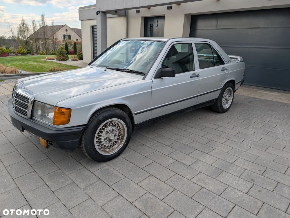 Mercedes-Benz W201 (190) - 1