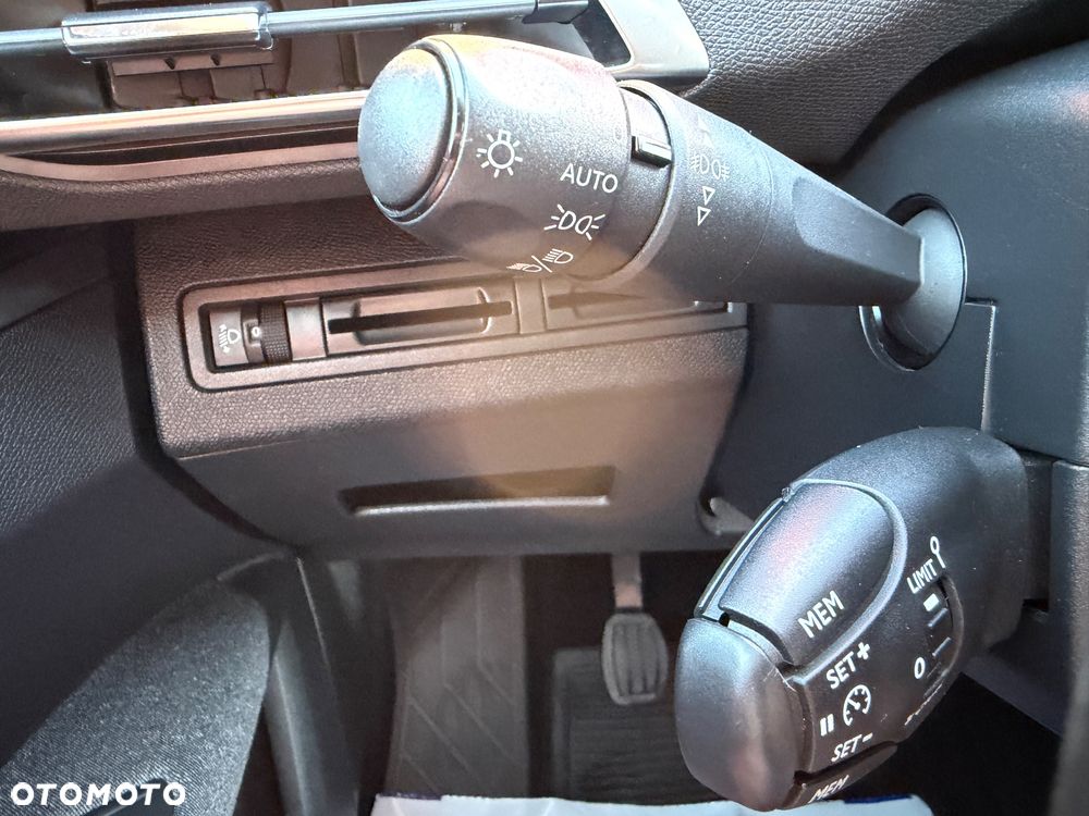 Peugeot 3008 BlueHDi 130 Stop & Start Allure Business-Paket - 30