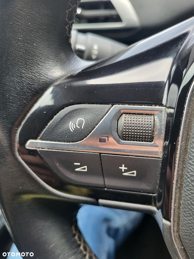 Peugeot 3008 1.5 BlueHDi Allure S&S - 18