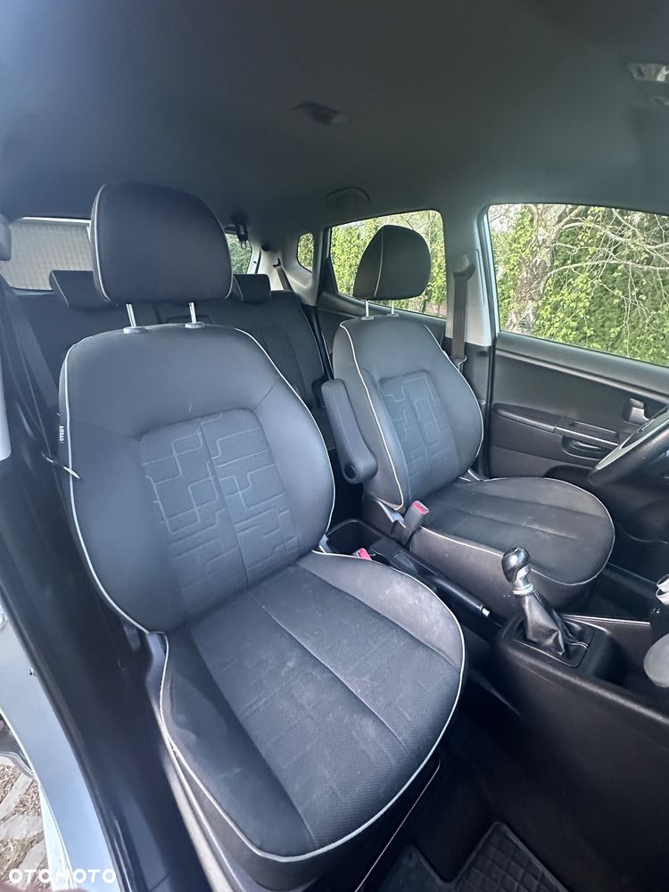 Kia Venga - 10