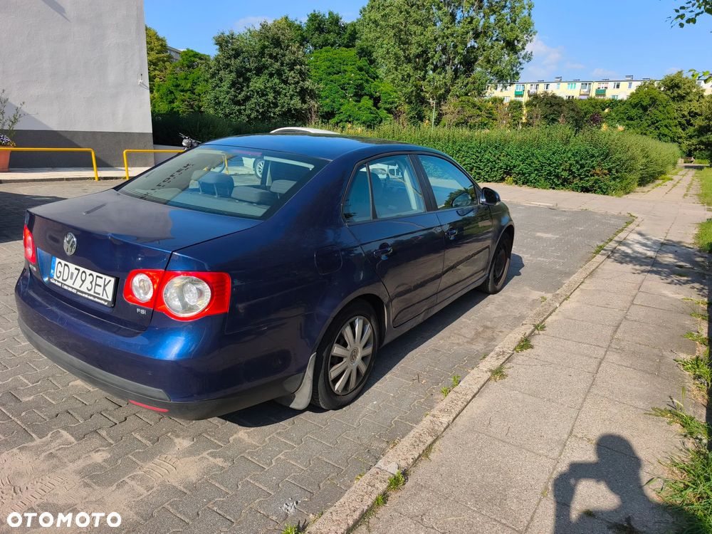 Volkswagen Jetta 1.6 FSI Trendline - 3