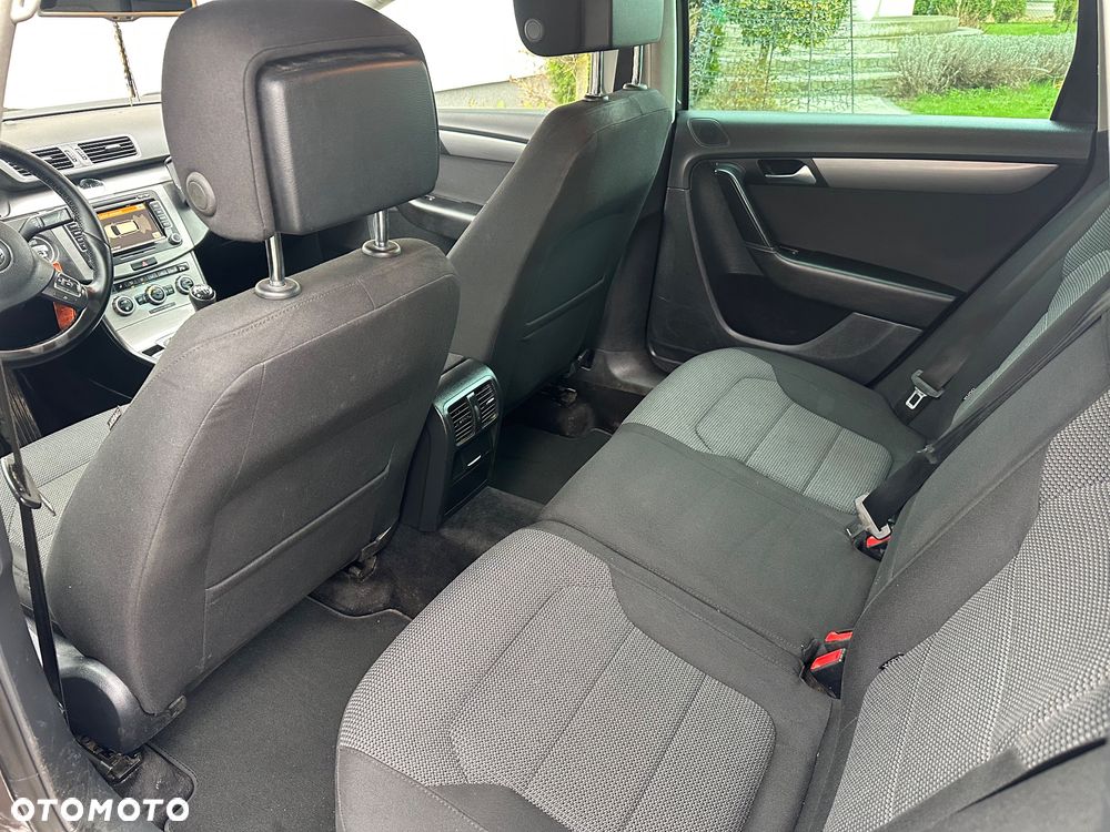 Volkswagen Passat 2.0 TDI Comfortline - 12