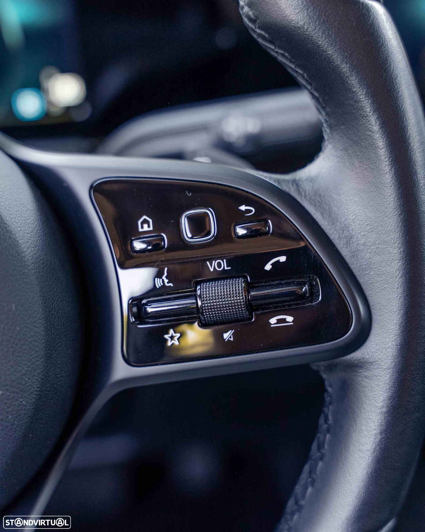 Mercedes-Benz GLA 180 7G-DCT - 18