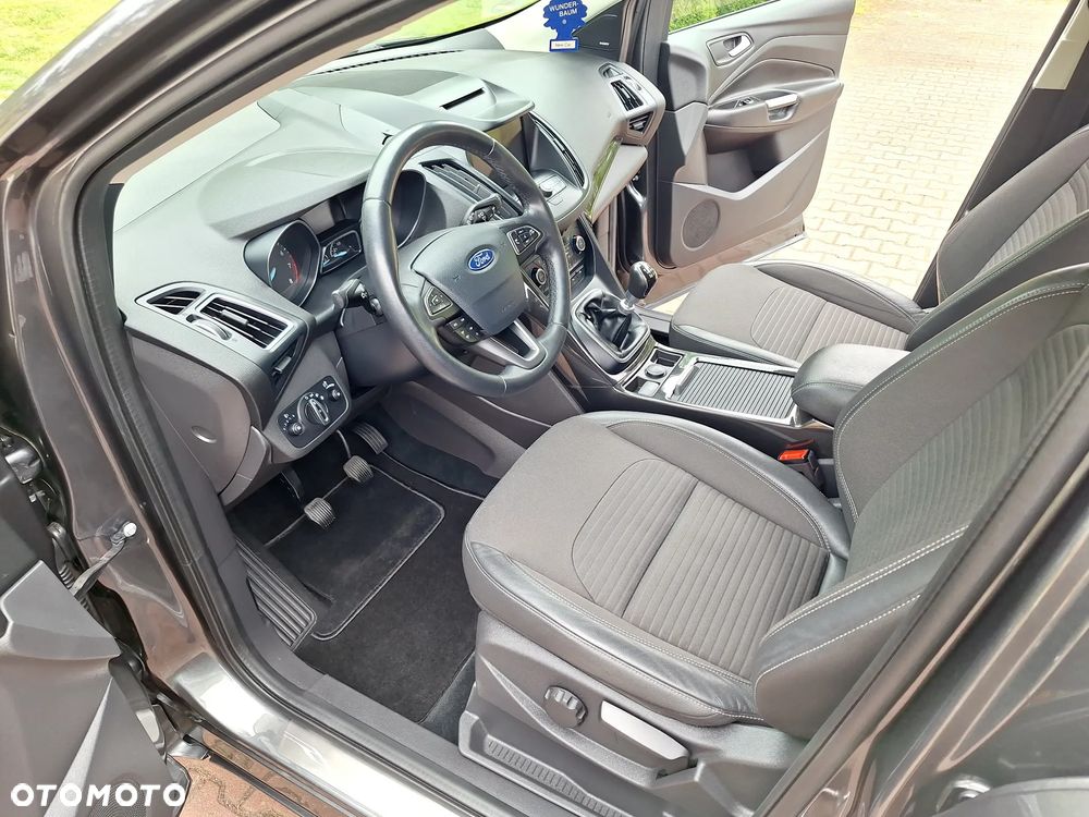 Ford Kuga 1.5 EcoBoost 2x4 Titanium - 9