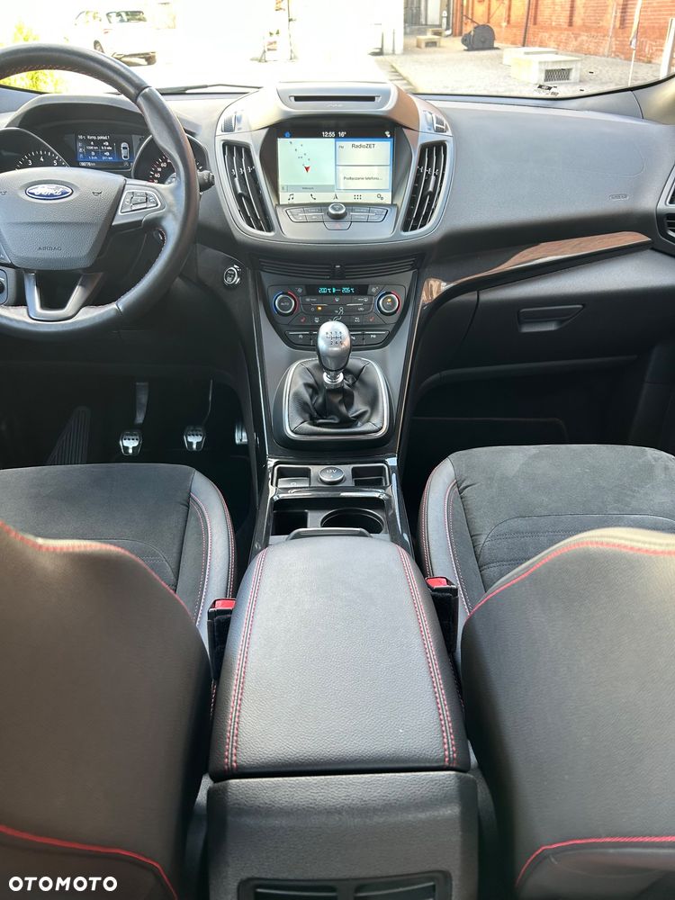 Ford Kuga 1.5 EcoBoost 2x4 ST-Line - 29