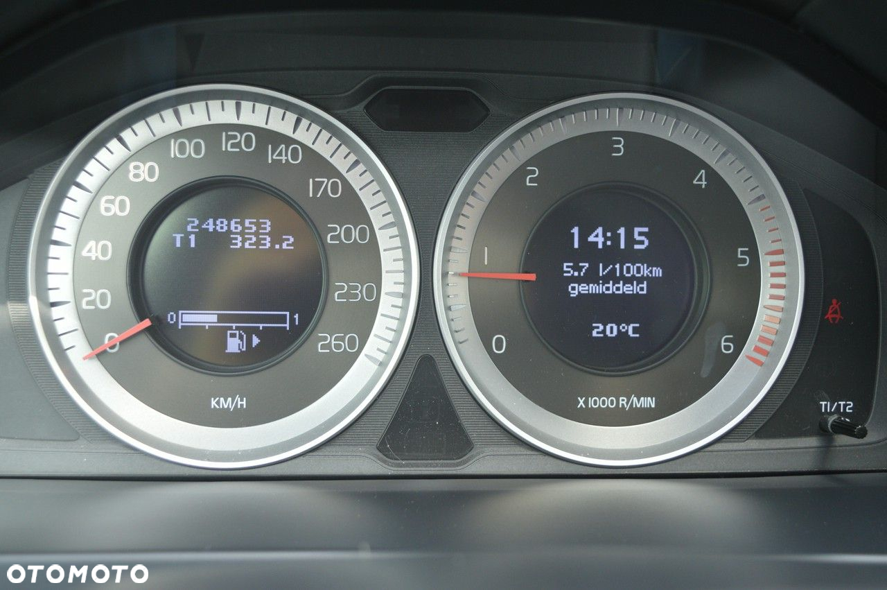 Volvo V60 D3 Momentum - 21