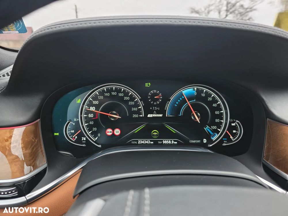 BMW Seria 7 740e iPerformance - 31