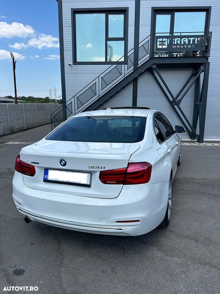 BMW Seria 3 320i xDrive AT - 10