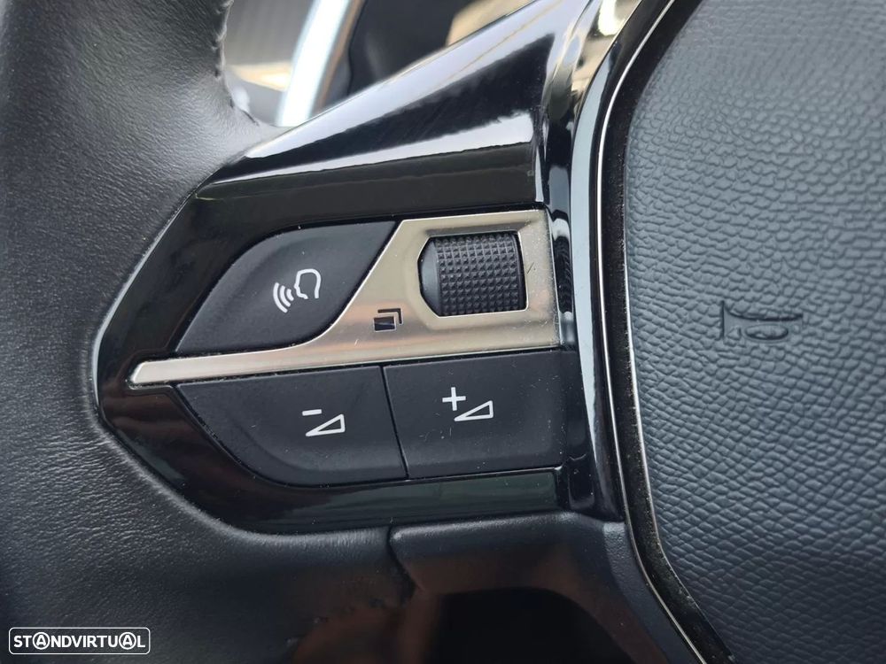 Peugeot 2008 PureTech 130 EAT8 Allure - 16