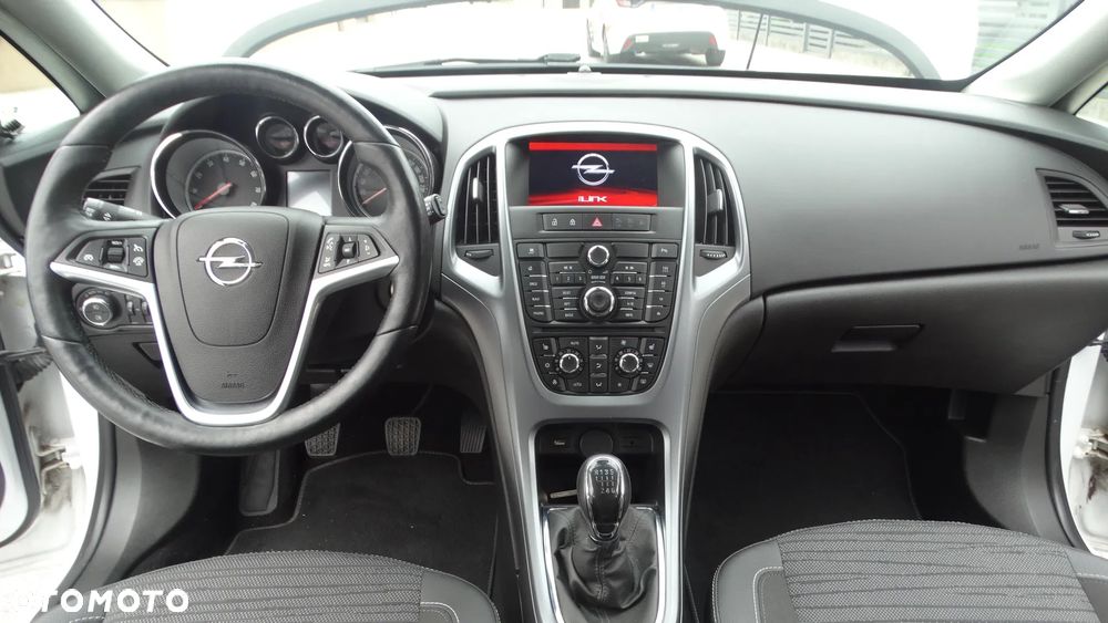 Opel Astra 1.4 Turbo Exklusiv - 24