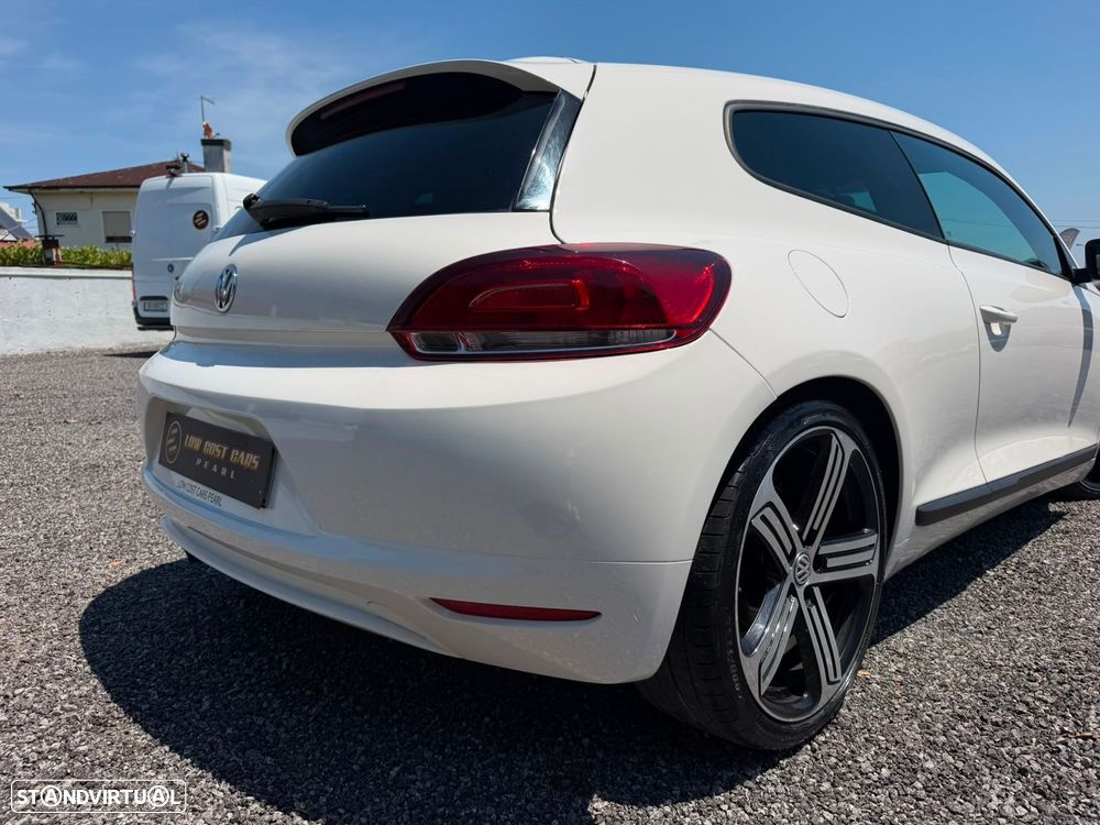 VW Scirocco 2.0 TDI Sport DSG - 23