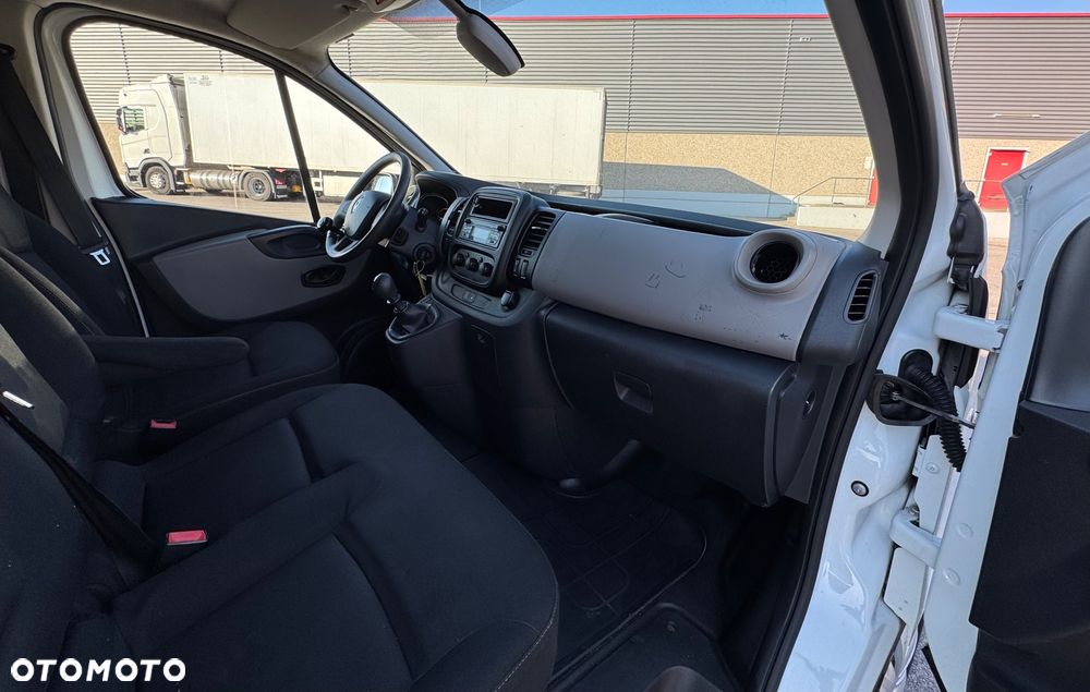 Renault TRAFIC III - 16