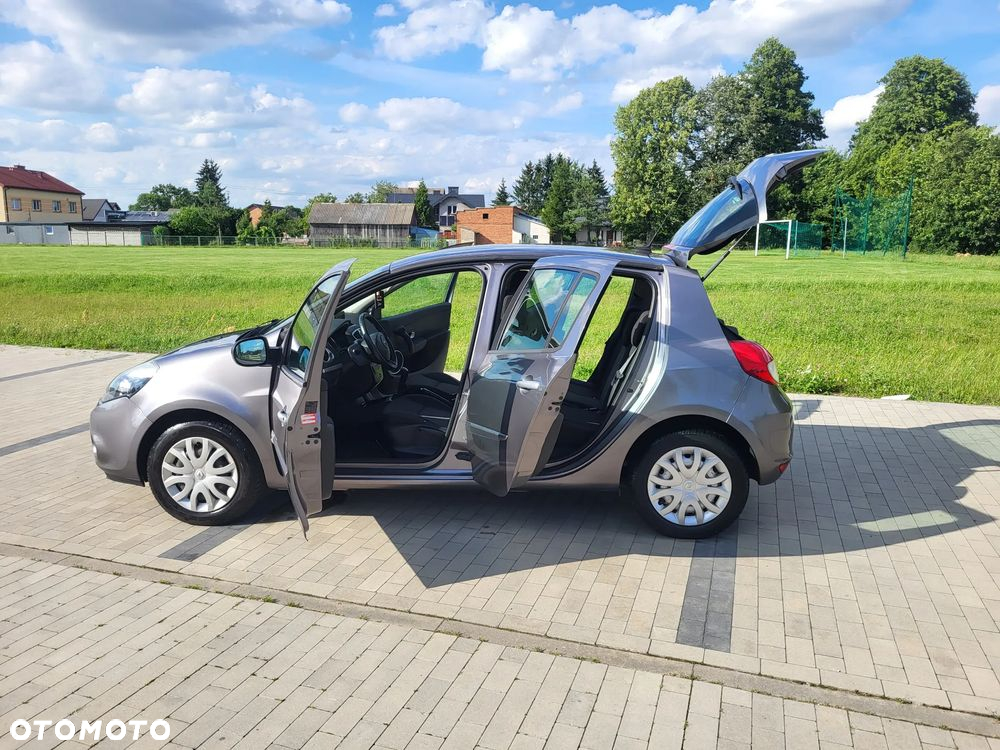 Renault Clio 1.2 16V Alize - 9