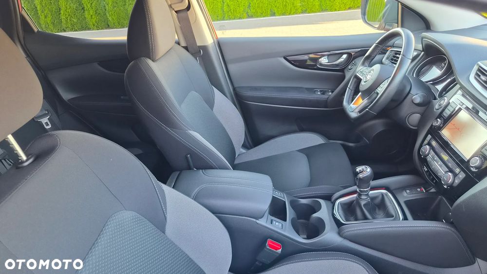 Nissan Qashqai 1.3 DIG-T N-WAY - 16