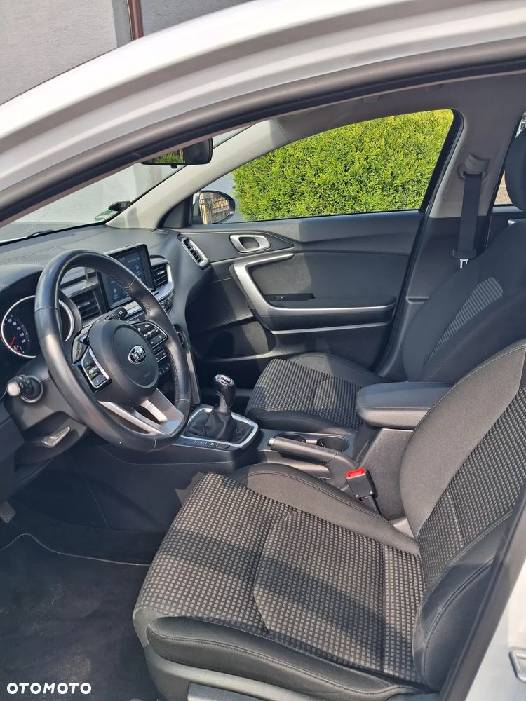Kia Ceed - 11