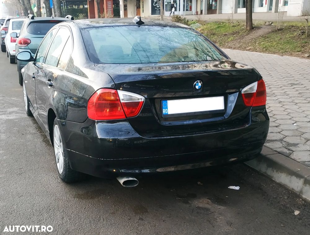 BMW Seria 3 320d DPF Touring Aut. - 4