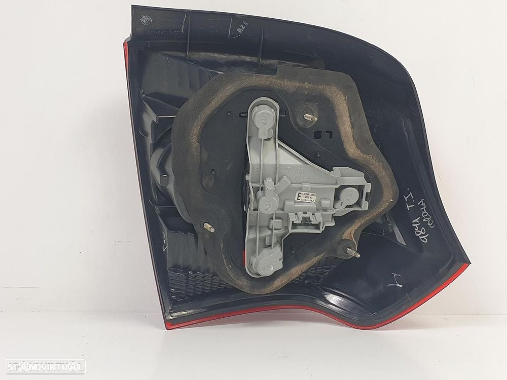 FAROLIM TRASEIRO ESQUERDO TOYOTA COROLLA 2005 -8156002300 - 4