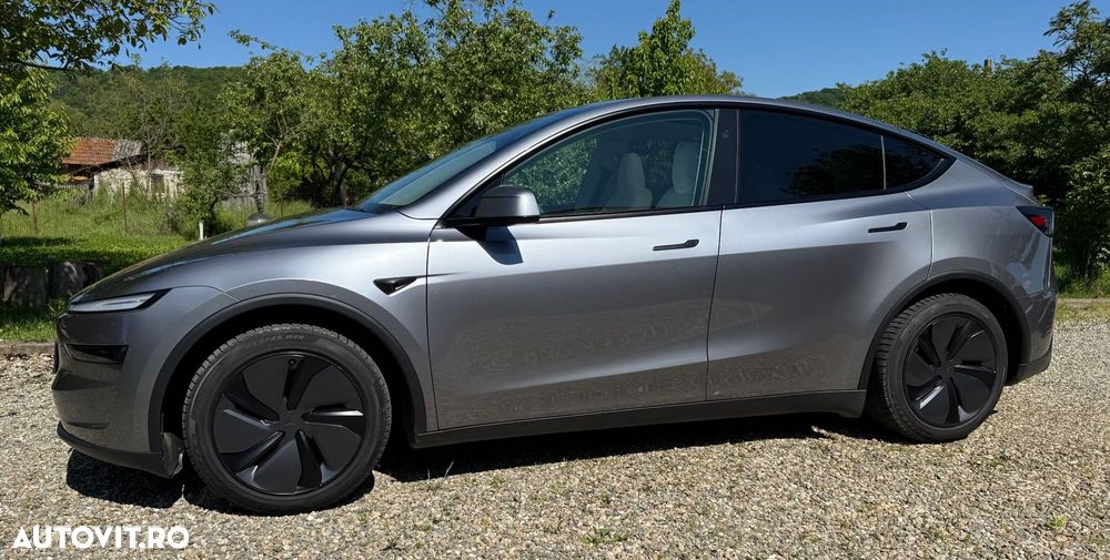 Tesla Model Y - 4