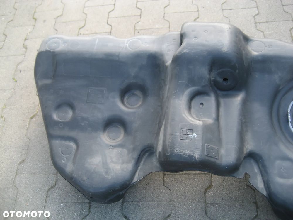 bmw g70 zbiornik paliwa - 2