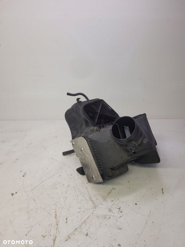 OBUDOWA FILTRA POWIETRZA AUDI A4 A5 Q5 8K0133837T - 1