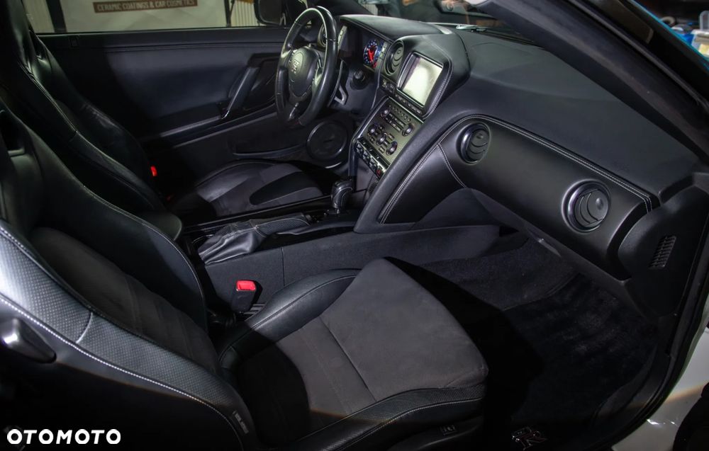 Nissan GT-R - 14