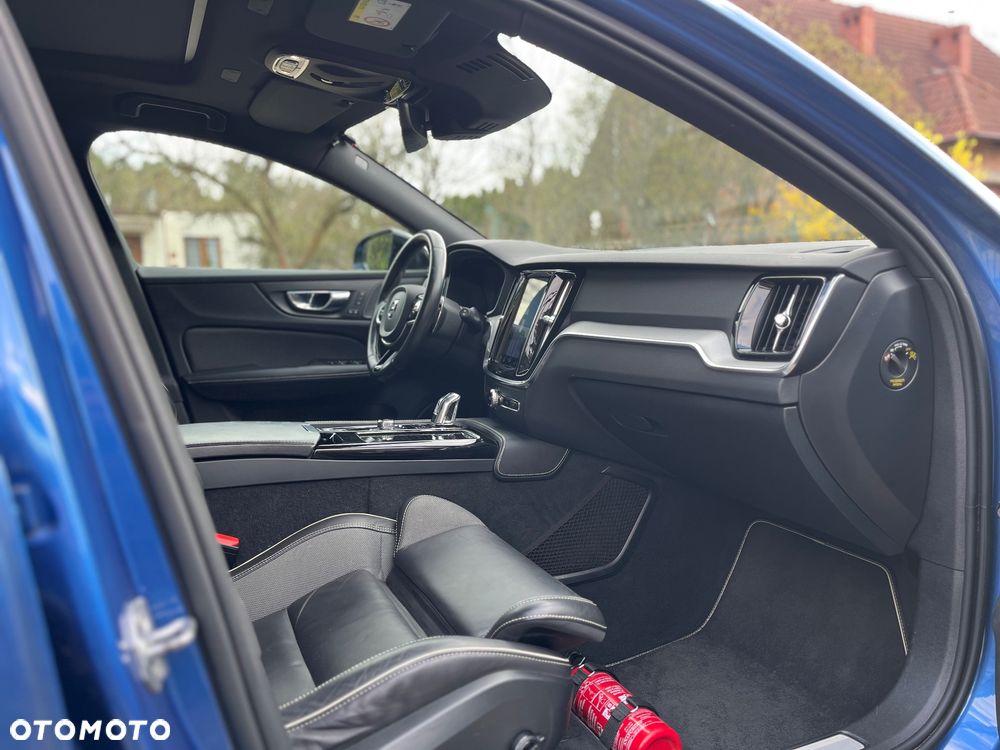 Volvo V60 T8 AWD Twin Engine Geartronic R-Design - 9