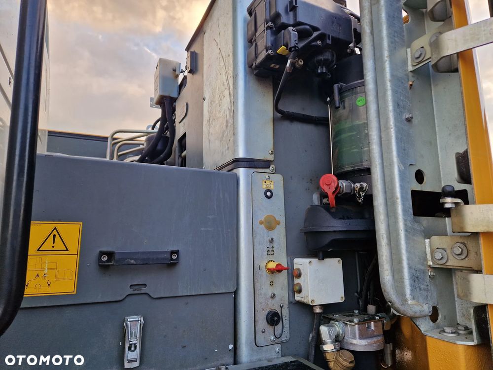 Liebherr A912 Compact - 17