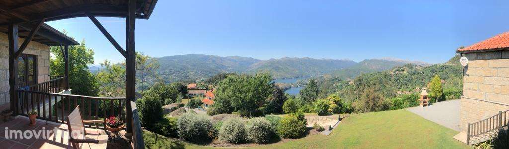 Casa com grandes áreas no Gerês com piscina e vistas sobre o rio - Grande imagem: 5/45