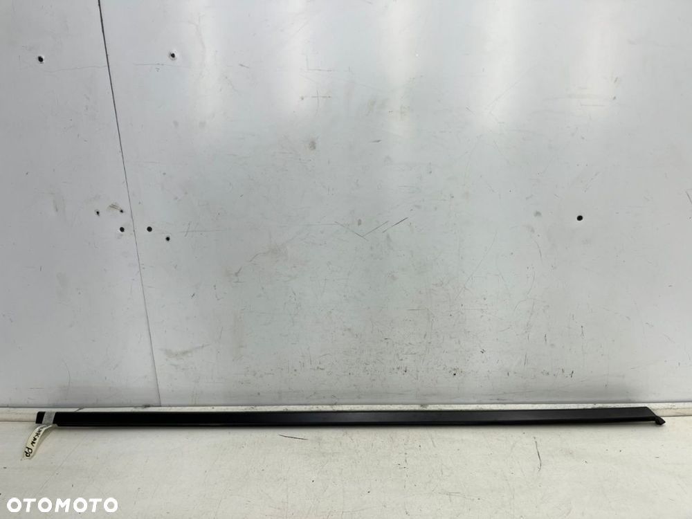 Listwa Porsche Macan 95b 14r czarny mat prawa przednia listwa zgarniająca uszczelka zewnętrzna drzwi - 1