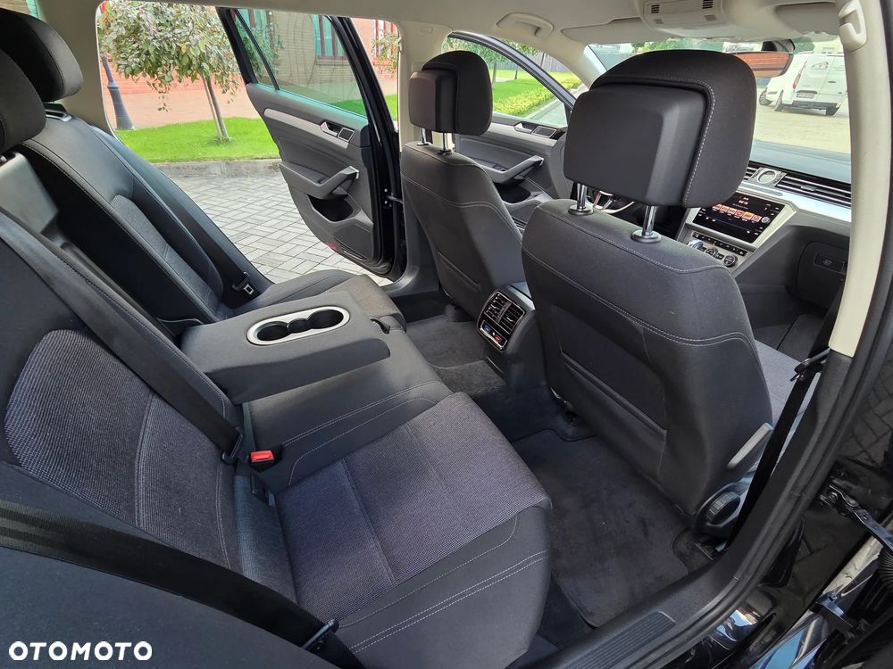 Volkswagen Passat 2.0 TDI SCR DSG Highline - 24