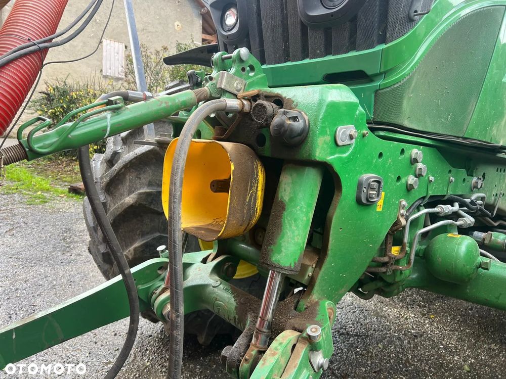 John Deere 6215R - 4