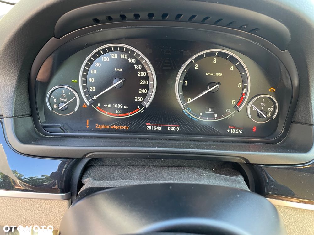 BMW Seria 5 520d xDrive - 18