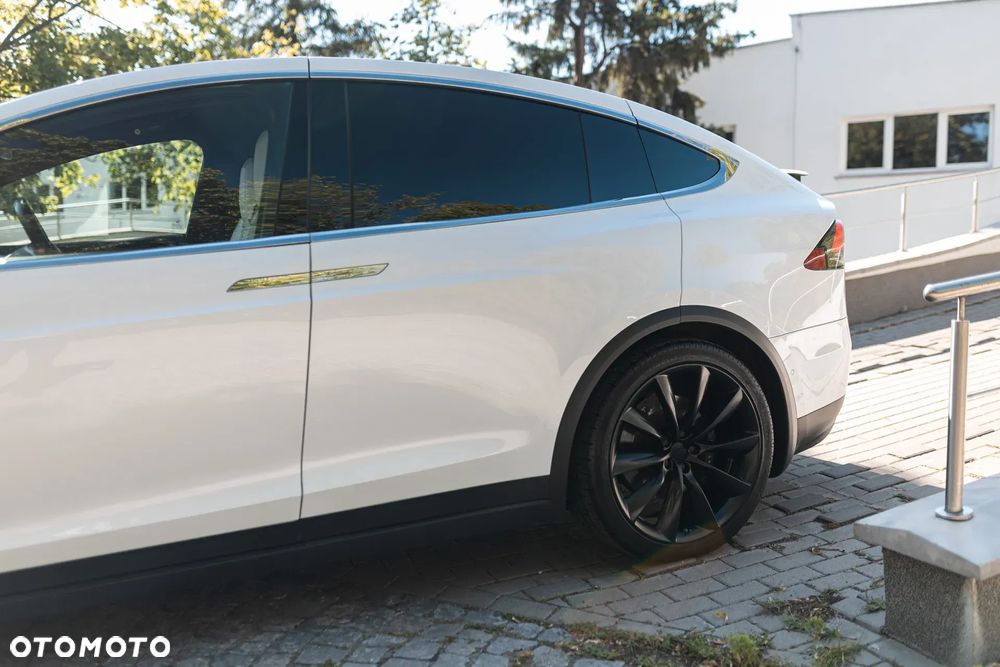 Tesla Model X 75 D - 3