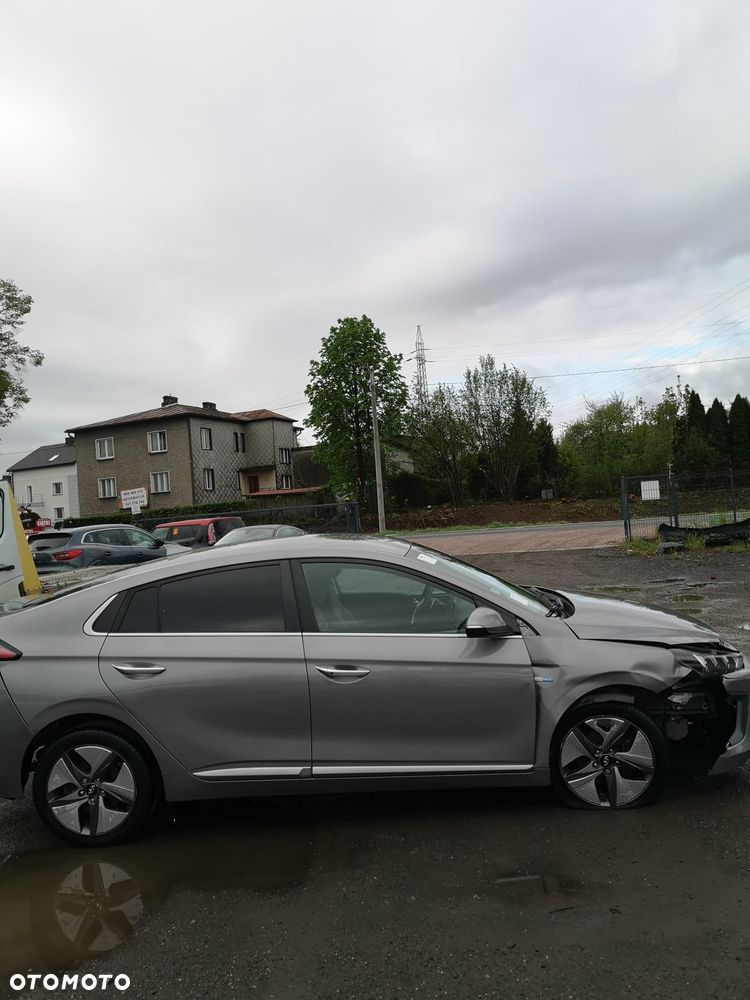 Hyundai IONIQ Hybrid Premium - 12