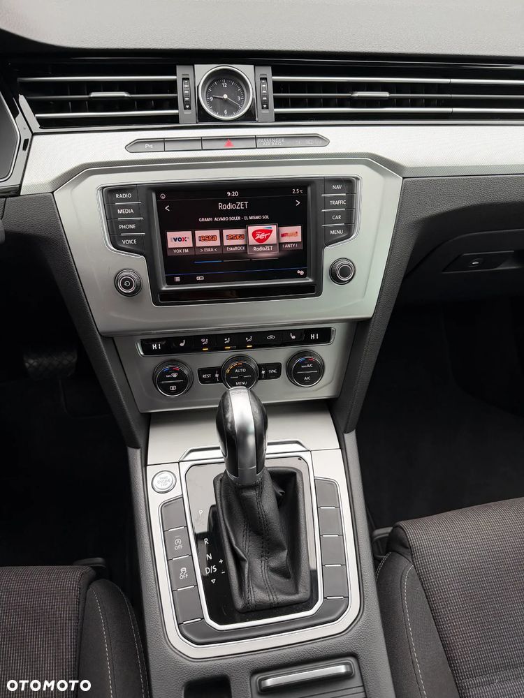 Volkswagen Passat - 36