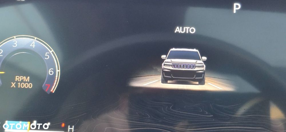 Jeep Grand Cherokee - 33