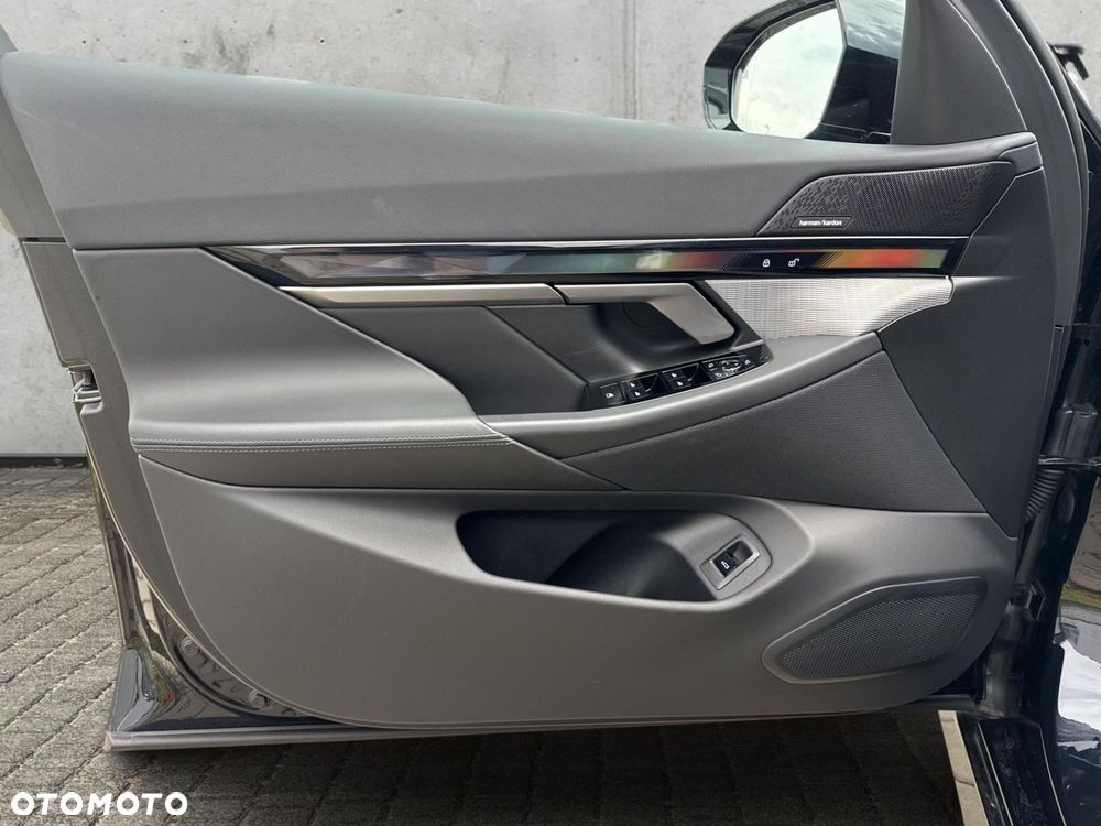 BMW i5 - 16