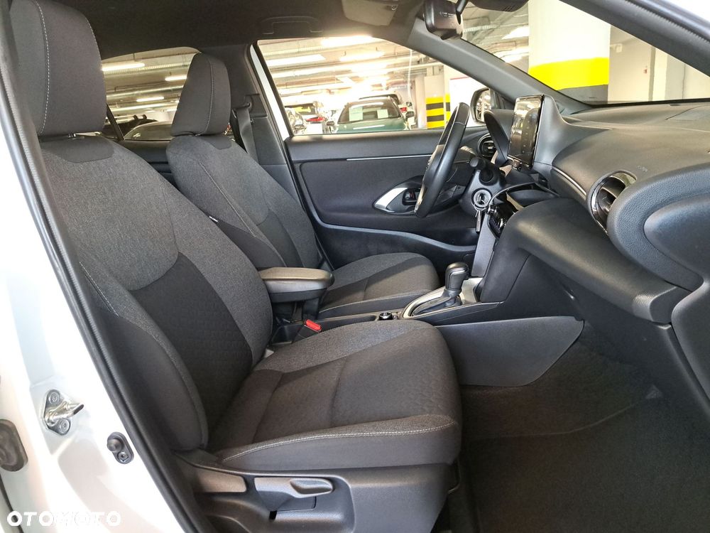 Toyota Yaris Cross Hybrid 1.5 Comfort 4x4 - 12