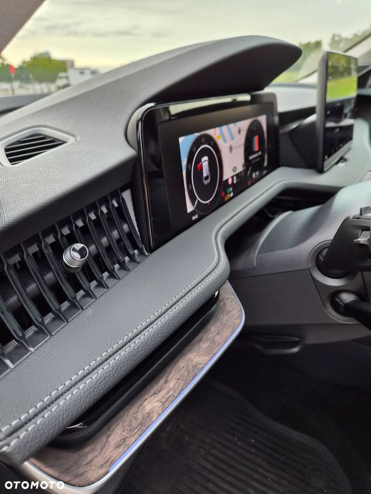Skoda Superb 2.0 TDI SCR 4x4 L&K DSG - 17