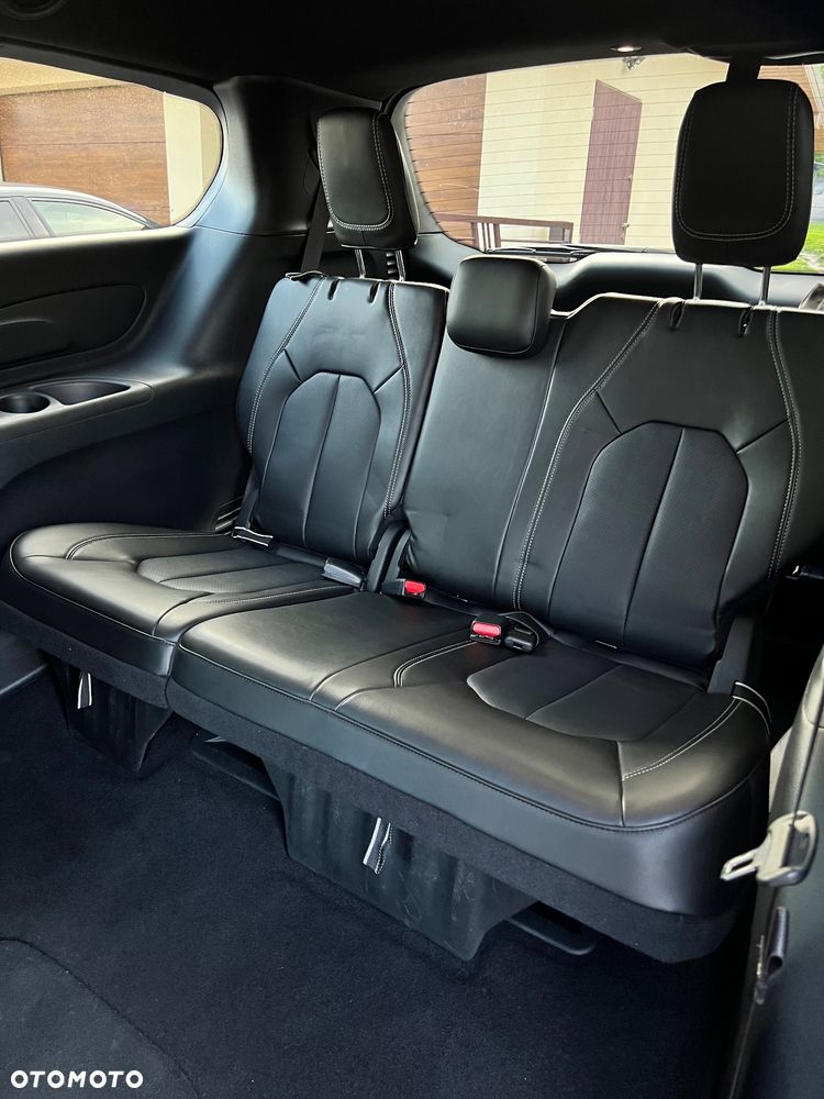 Chrysler Pacifica - 21