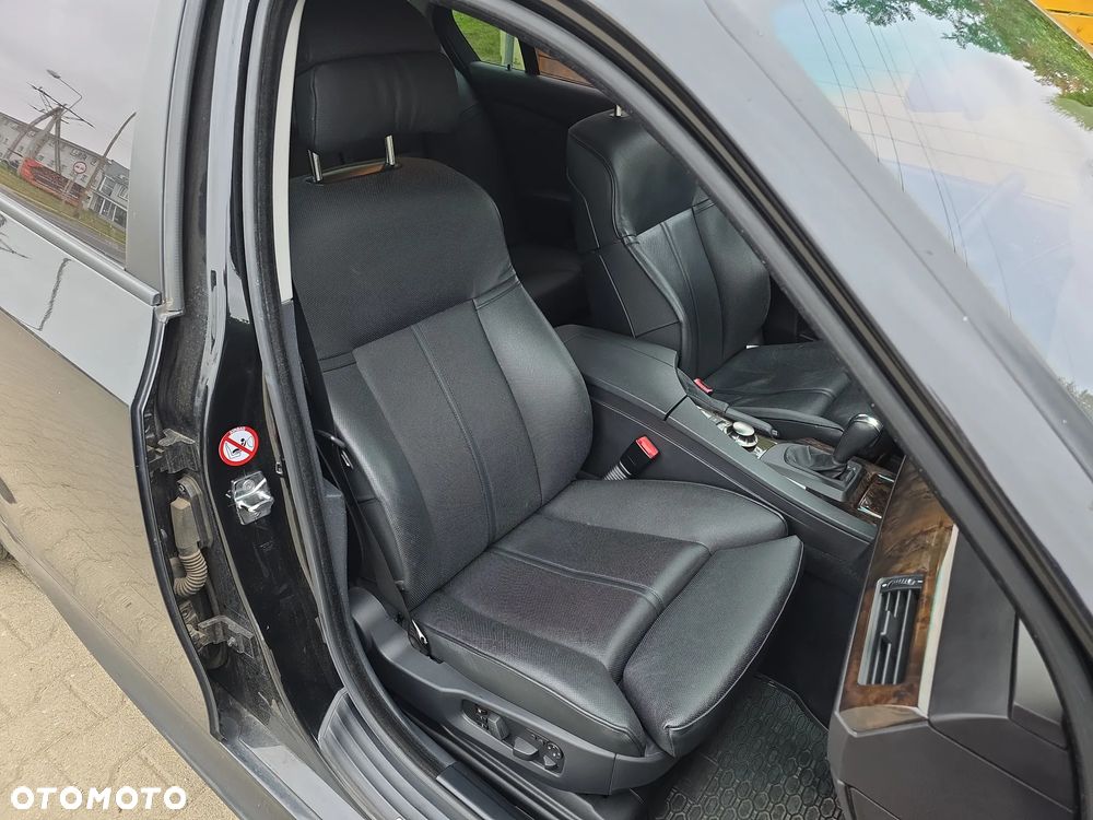 BMW Seria 5 545i - 11