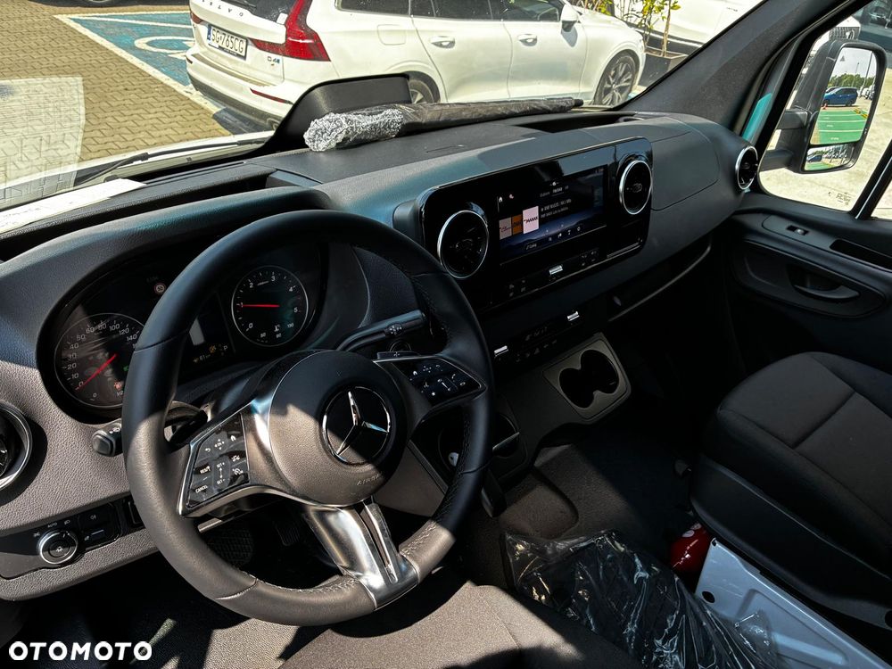 Mercedes-Benz Sprinter - 14