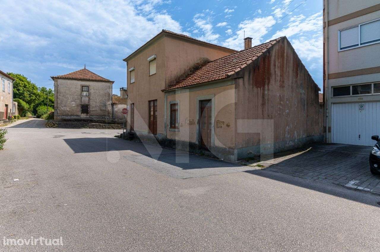 Moradia individual (293m²)com terreno (441m²) para recuperar - Espinho - Grande imagem: 3/22