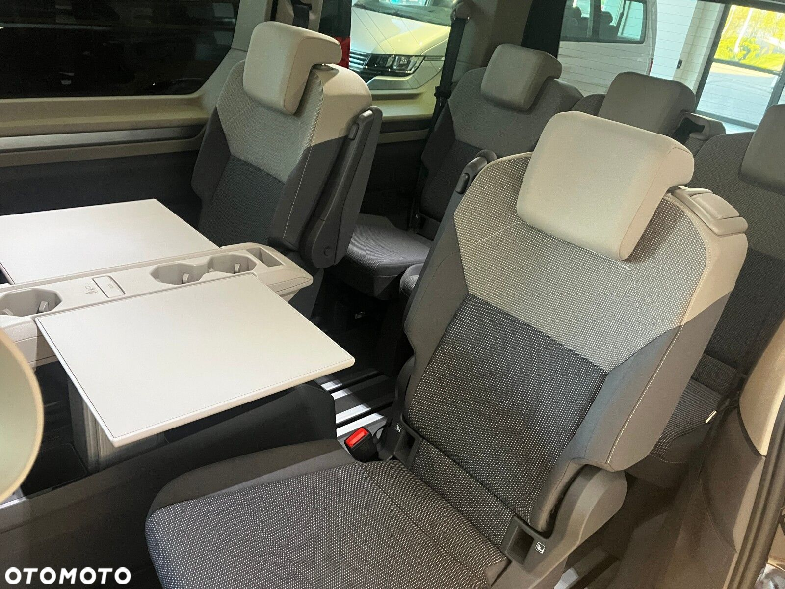Volkswagen multivan 2.0 TDI 150 KM 7-DSG FWD L1 - 20