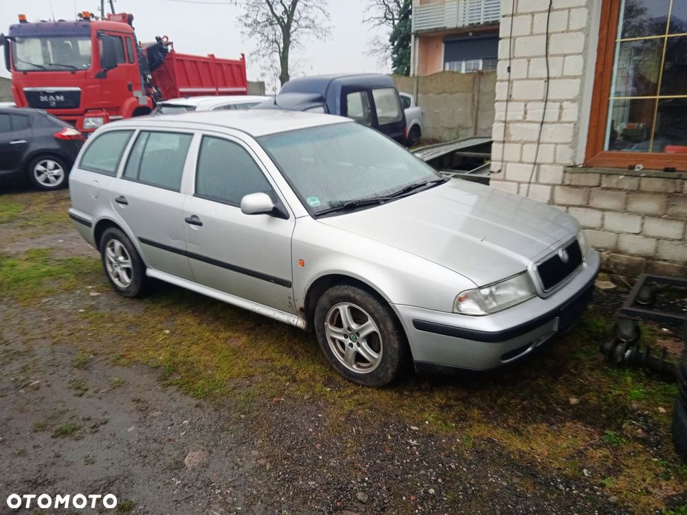 Na części Skoda Octavia kombi SLX 2.0 8V silnik AQY skrzynia EMR kolor 9102 - 1