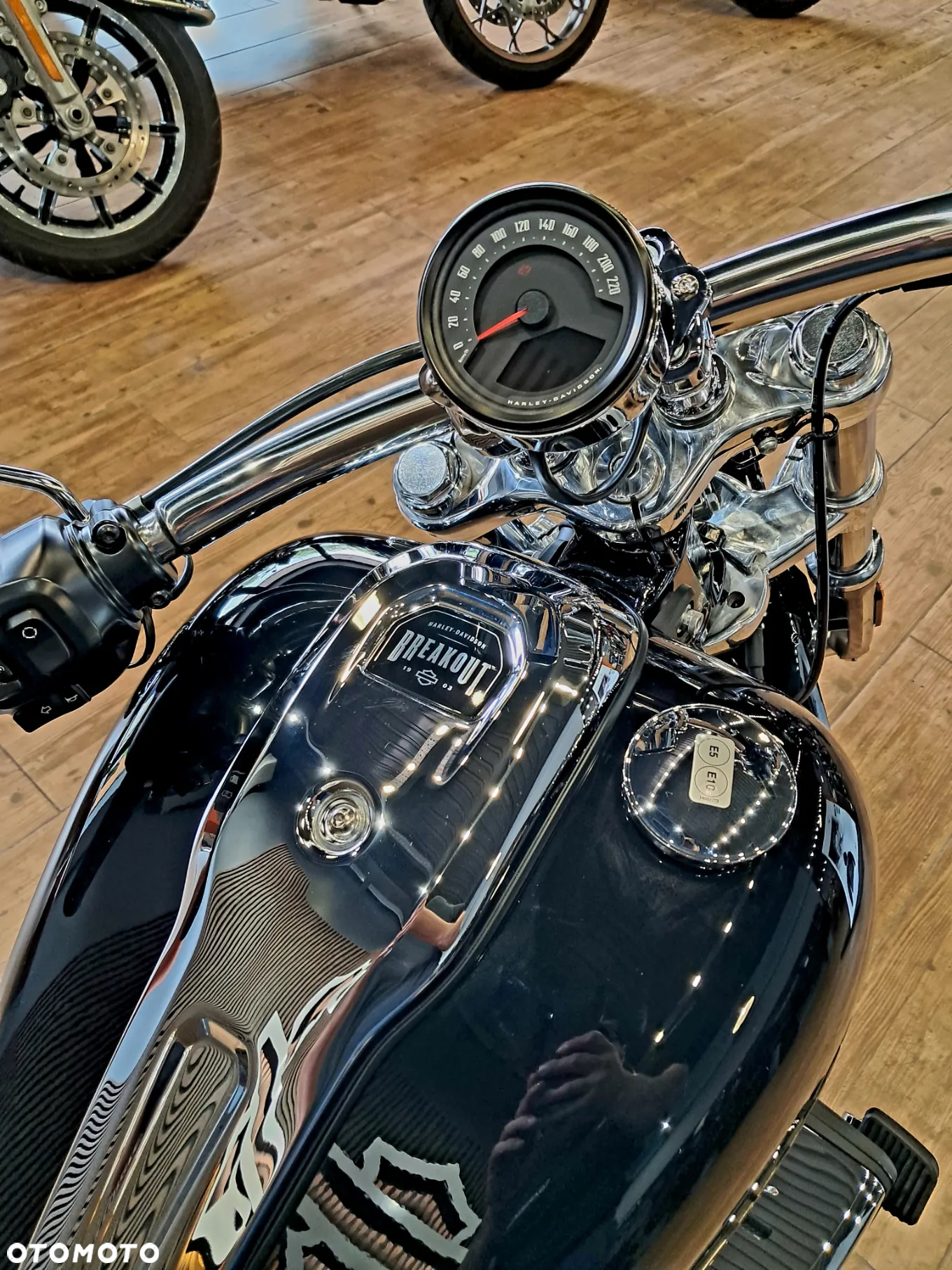 Harley-Davidson Softail Breakout - 18