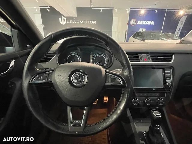 Skoda Octavia Combi Diesel 2.0 TDI DSG RS - 6