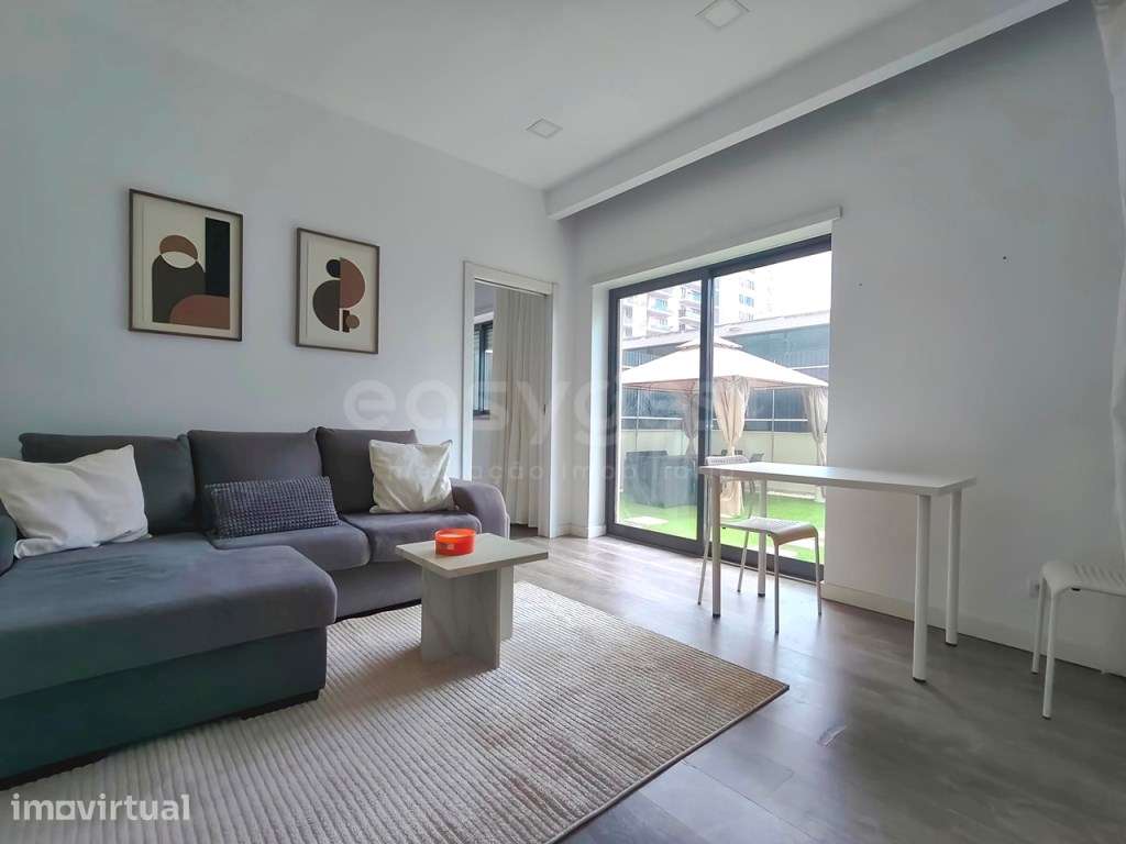 Apartamento Exclusivo com Logradouro Privativo e Estacionamento Int... - Grande imagem: 2/18