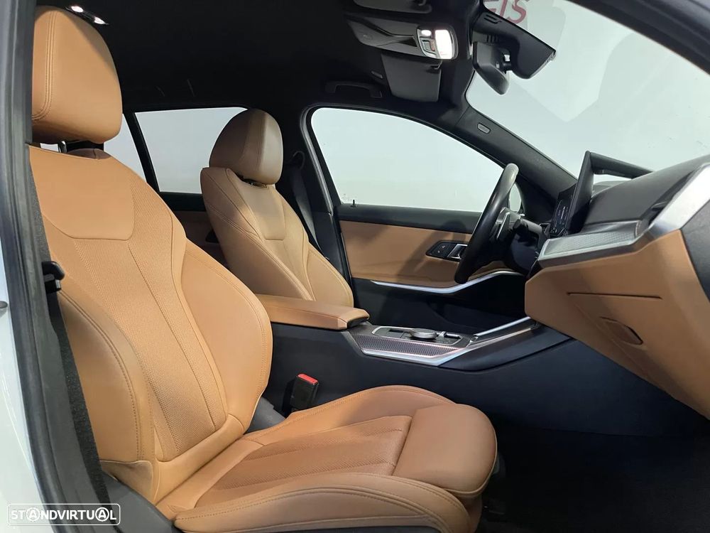 BMW 320 e Pack Desportivo M Auto - 17