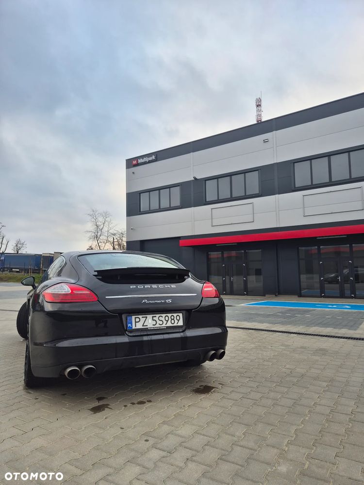 Porsche Panamera 4S - 18